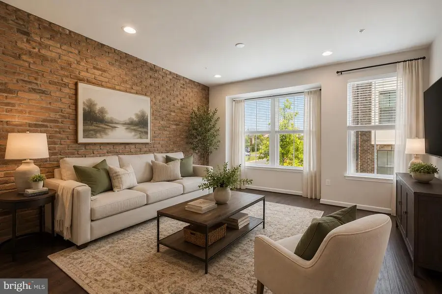 6102 Chronicle St, Hyattsville, MD 20782 - #2