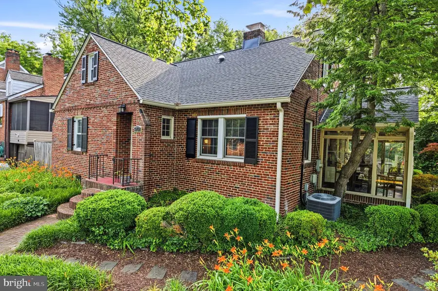 9101 Autoville Dr, College Park, MD 20740 - #2