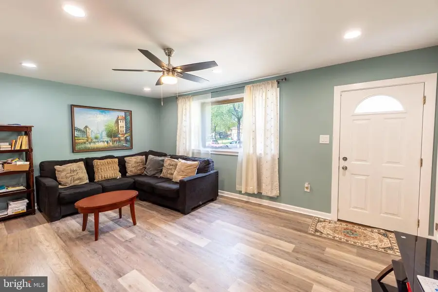 6911 Groveton Dr, Clinton, MD 20735 - #3