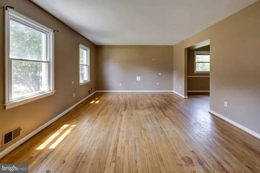 6802 Robinia Rd, Temple Hills, MD 20748 - #2