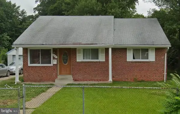 8215 16th Ave, HYATTSVILLE, MD 20783