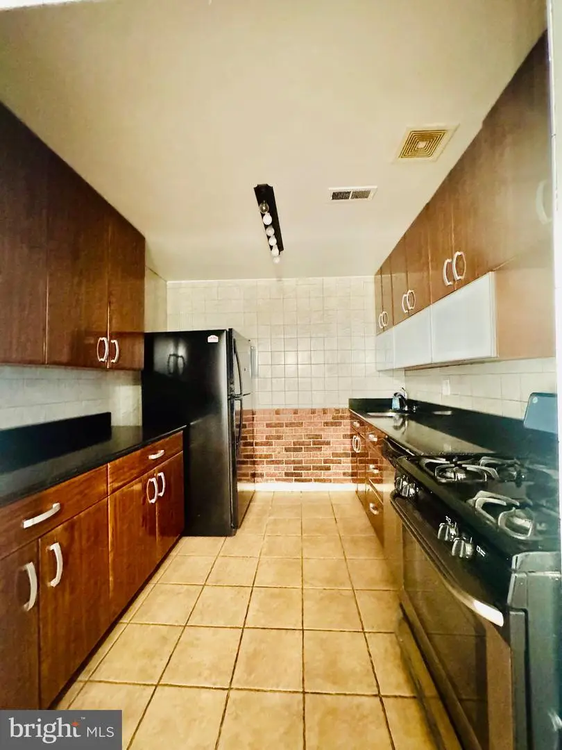 7990 Lakecrest Dr, Greenbelt, MD 20770 - #2