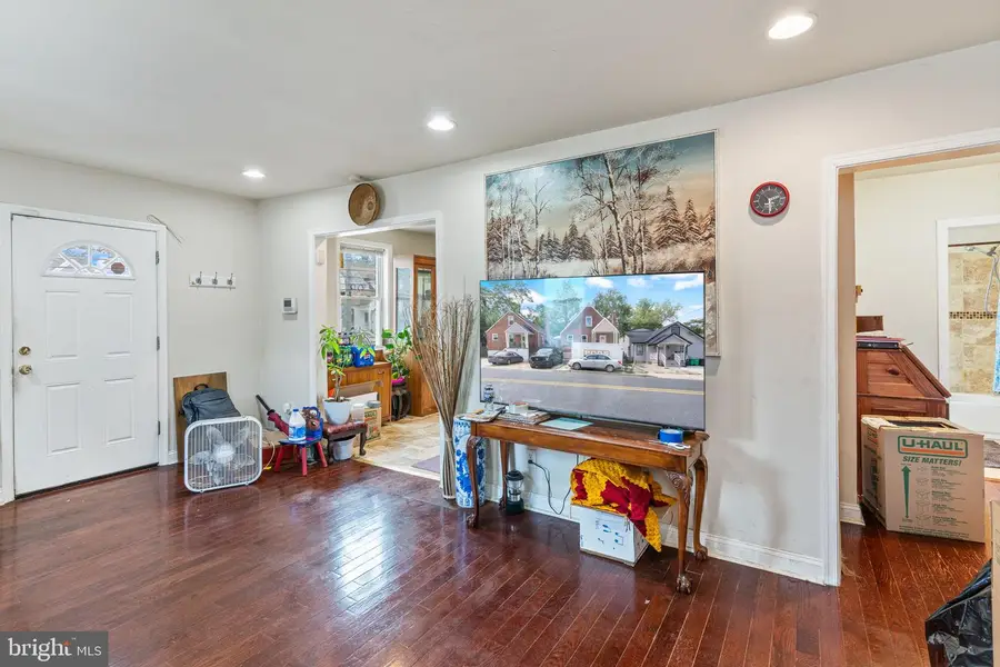 917 Larchmont Ave, Capitol Heights, MD 20743 - #2