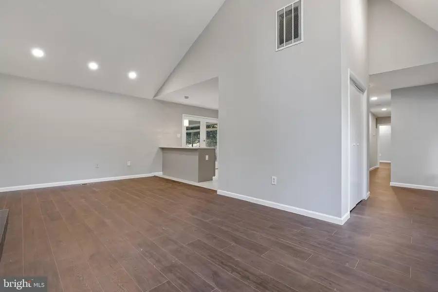 37 Lakeside Dr, Greenbelt, MD 20770 - #2