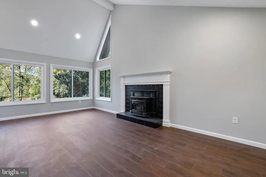37 Lakeside Dr, Greenbelt, MD 20770 - #3