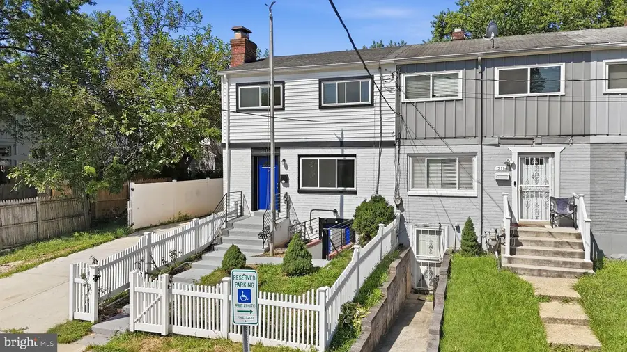 2112 Columbia Pl, Landover, MD 20785 - #3