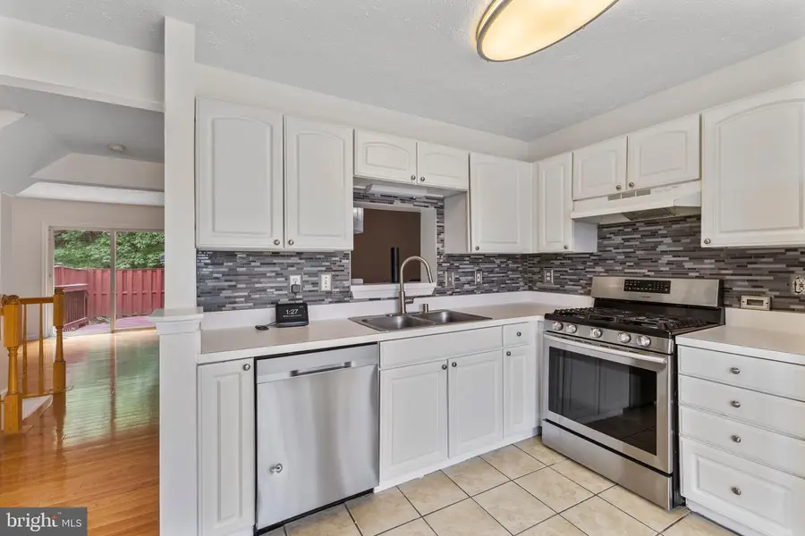 2049 S Anvil Ln, Temple Hills, MD 20748 - #3