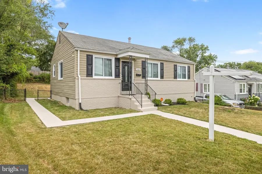 5405 Morton Pl, Riverdale, MD 20737 - #2