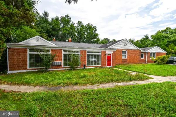 301 Loureiro Ln, OXON HILL, MD 20745