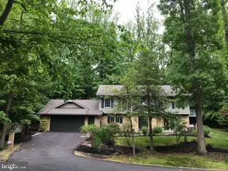 5412 Ridgecroft Dr, Camp Springs, MD 20746 - #1