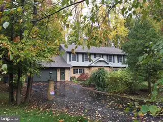 5412 Ridgecroft Dr, Camp Springs, MD 20746 - #2