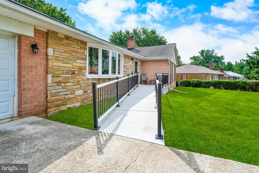 208 Prenton St, Upper Marlboro, MD 20774 - #2