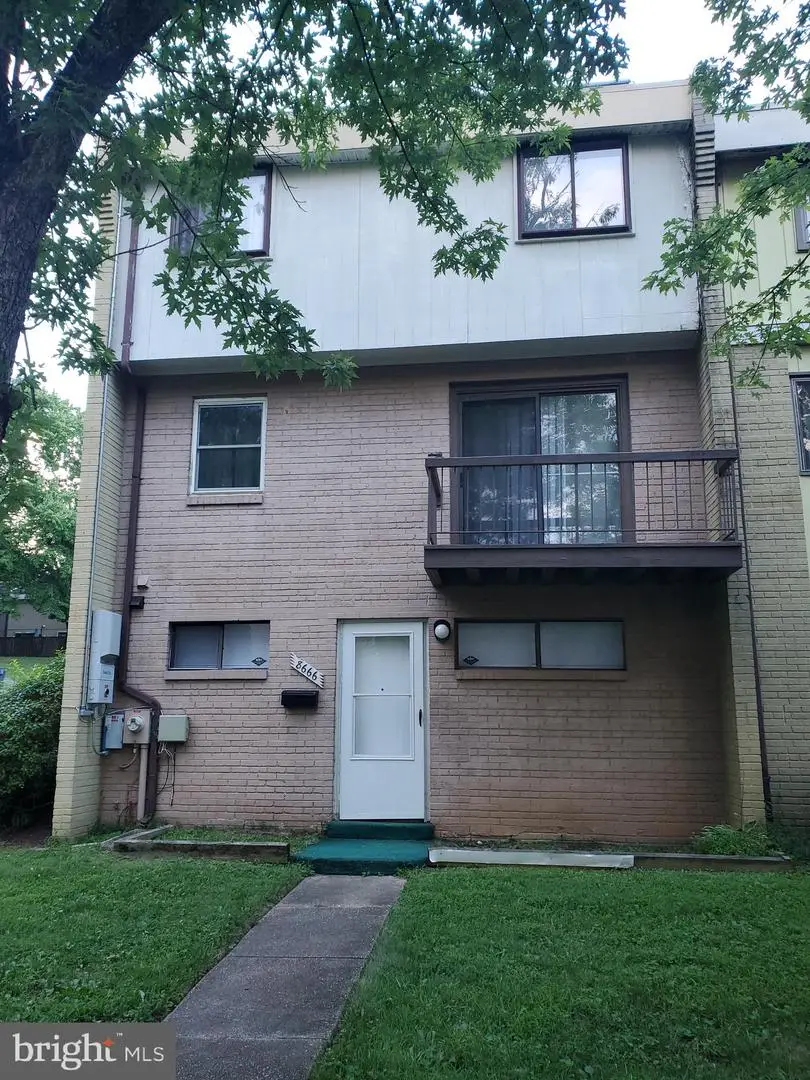 8666 Brae Brooke Dr, Lanham, MD 20706 - #2