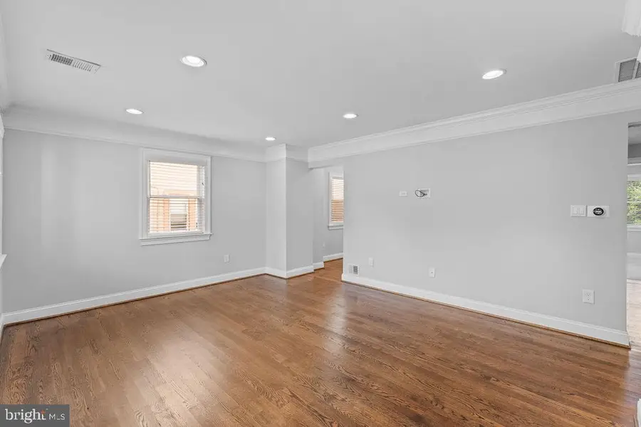 5803 Ravenswood Rd, Riverdale, MD 20737 - #2