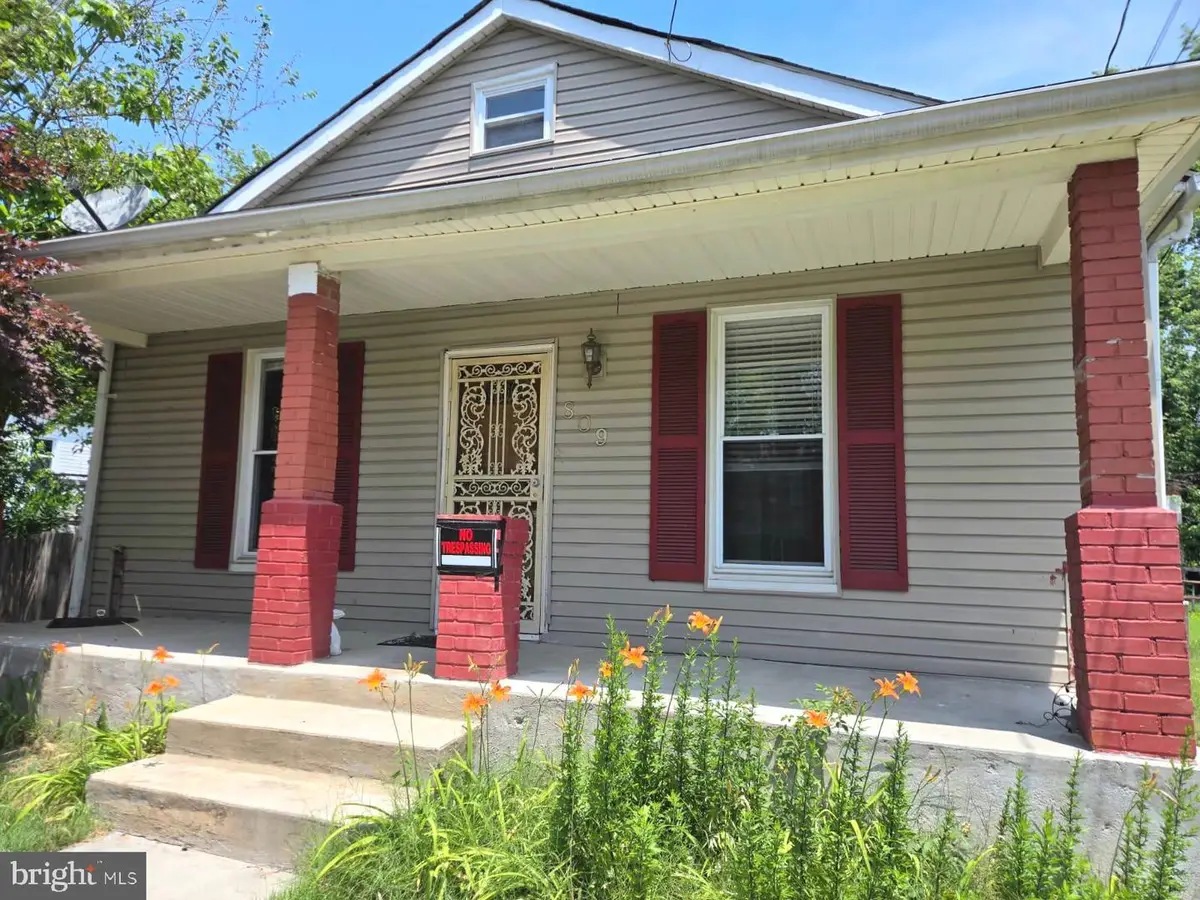 809 Eastern Ave, Fairmount Heights, MD 20743 - #1