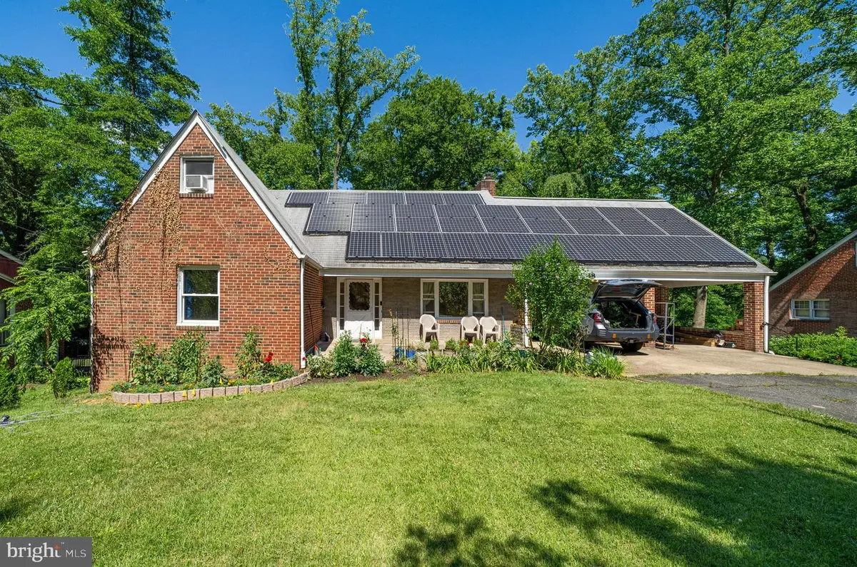 18 Lakeside Dr, Greenbelt, MD 20770 - #1