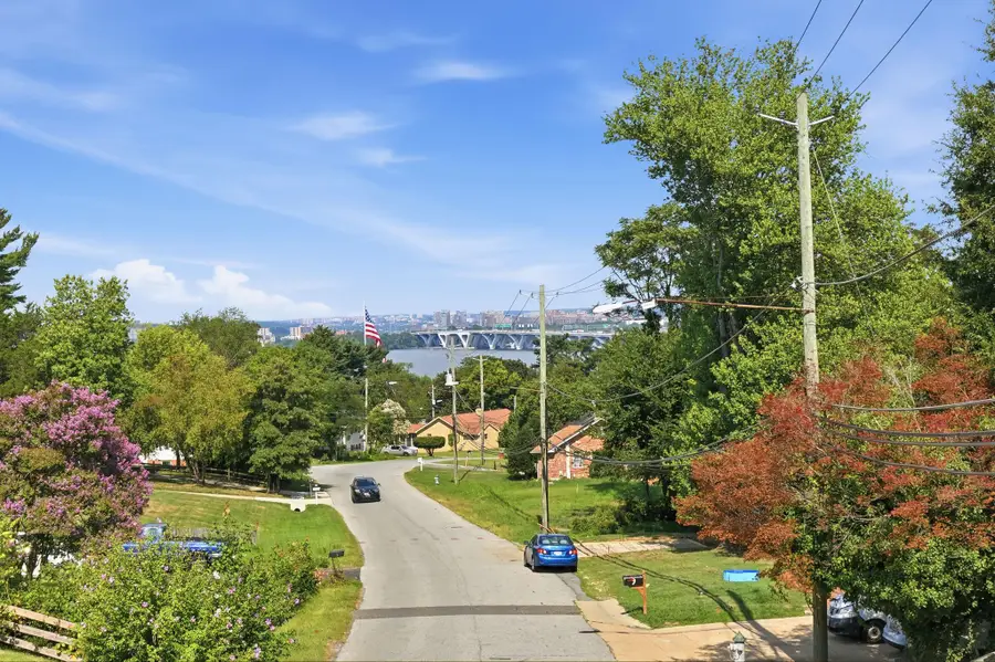 5 Panorama Dr, Oxon Hill, MD 20745 - #2