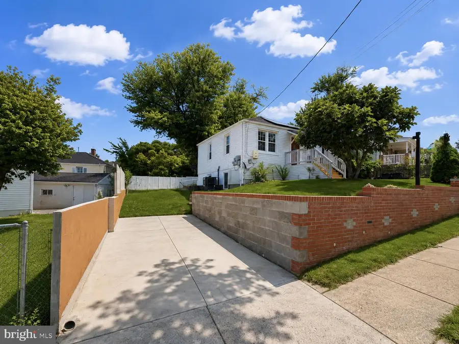 1209 Chapel Oaks Dr, Capitol Heights, MD 20743 - #3