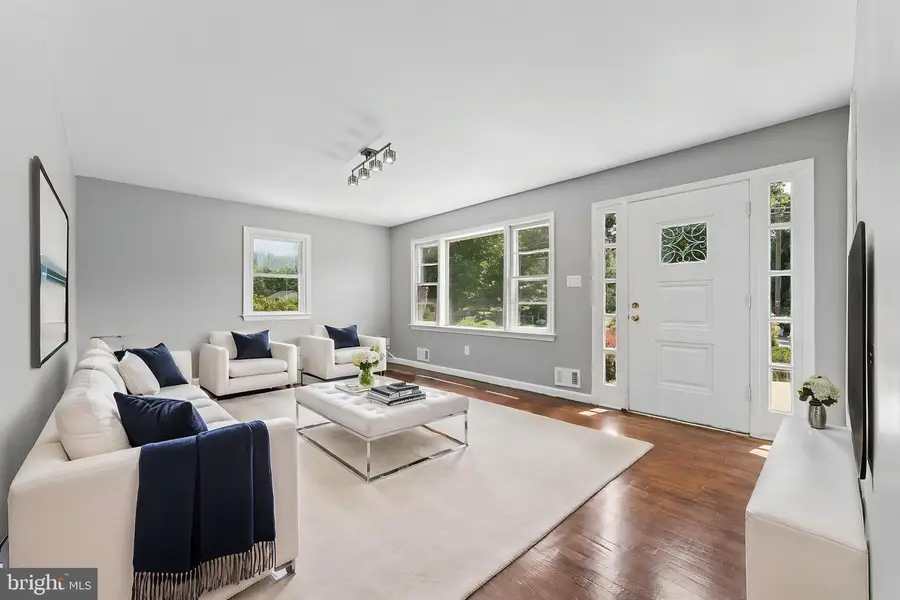 8816 Saunders Ln, Lanham, MD 20706 - #2