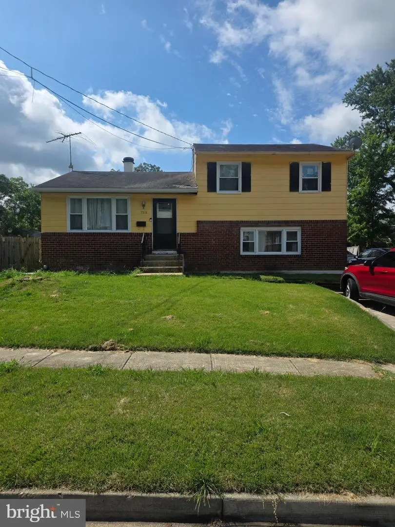 7511 Newberry Ln, Lanham, MD 20706 - #2