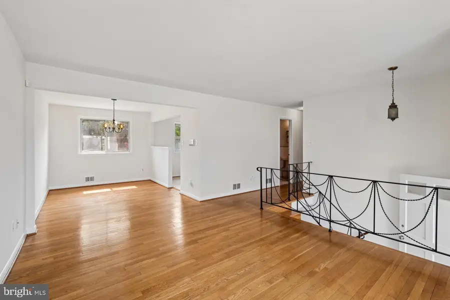 7800 Woodbourne Ave, Fort Washington, MD 20744 - #3