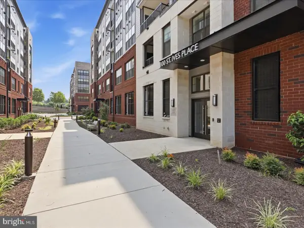 100 Saint Ives Pl #403, OXON HILL, MD 20745