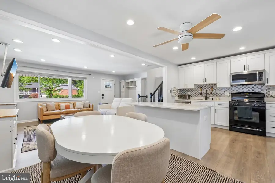 9621 Wellington St, Lanham, MD 20706 - #3