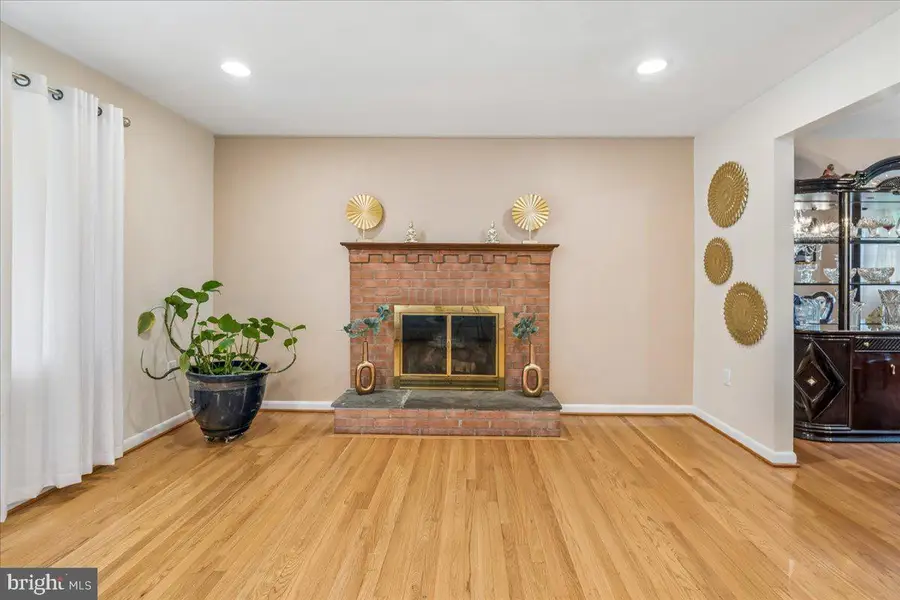 5309 Acorn Dr, Temple Hills, MD 20748 - #3