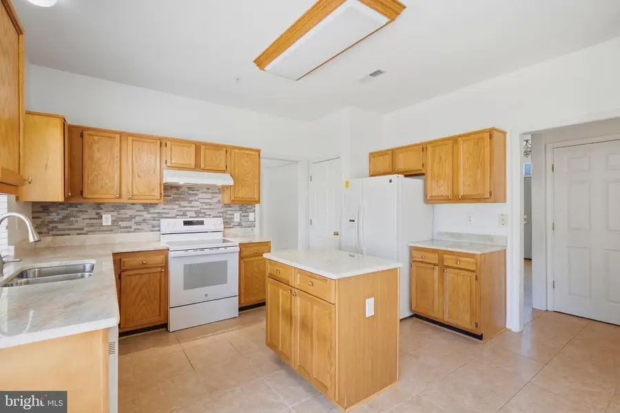 4607 Bishop Carroll Dr, Upper Marlboro, MD 20772 - #2