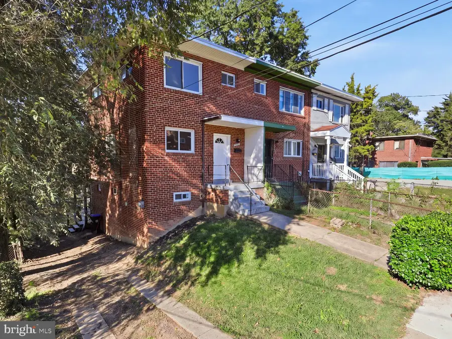 634 Hampton Dr, Oxon Hill, MD 20745 - #2