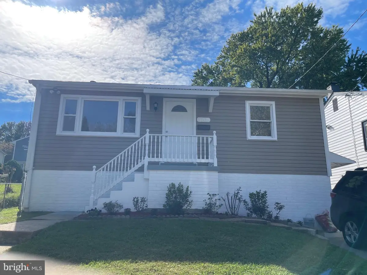 5709 Somerset Rd, Riverdale, MD 20737 - #1