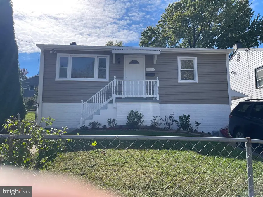 5709 Somerset Rd, Riverdale, MD 20737 - #2