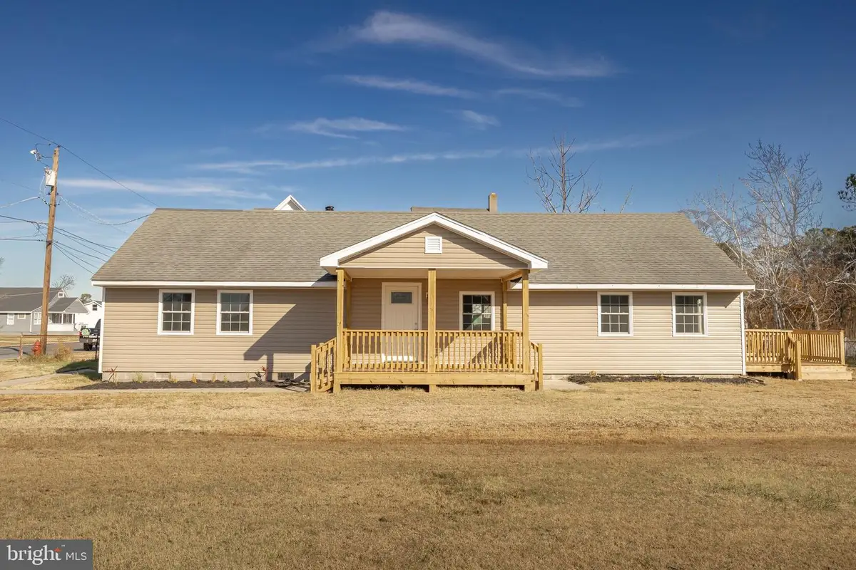 18 Wynfall Ave, Crisfield, MD 21817 - Image #1