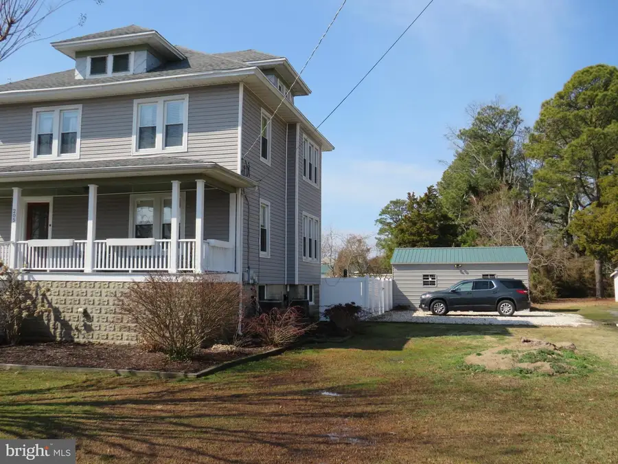205 N Somerset Ave, Crisfield, MD 21817 - #3
