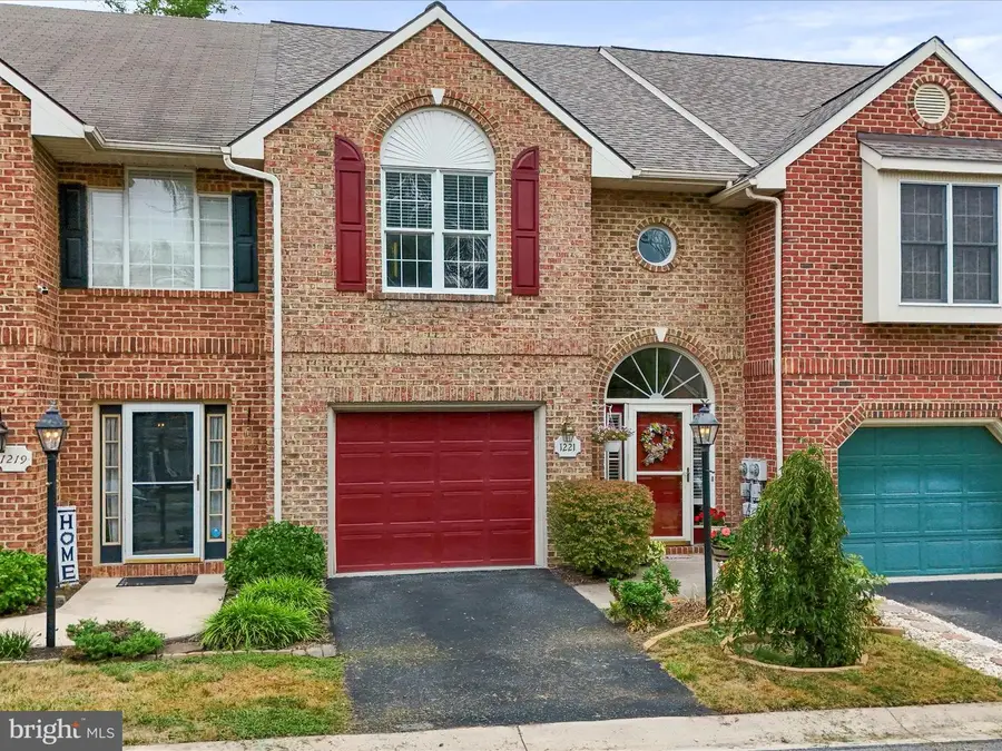1221 Lindsay Ln, Hagerstown, MD 21742 - Image #2