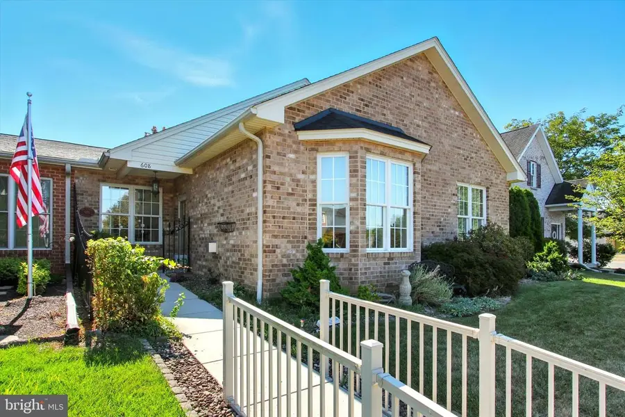 608 Trafalgar Dr, Hagerstown, MD 21742 - Image #2