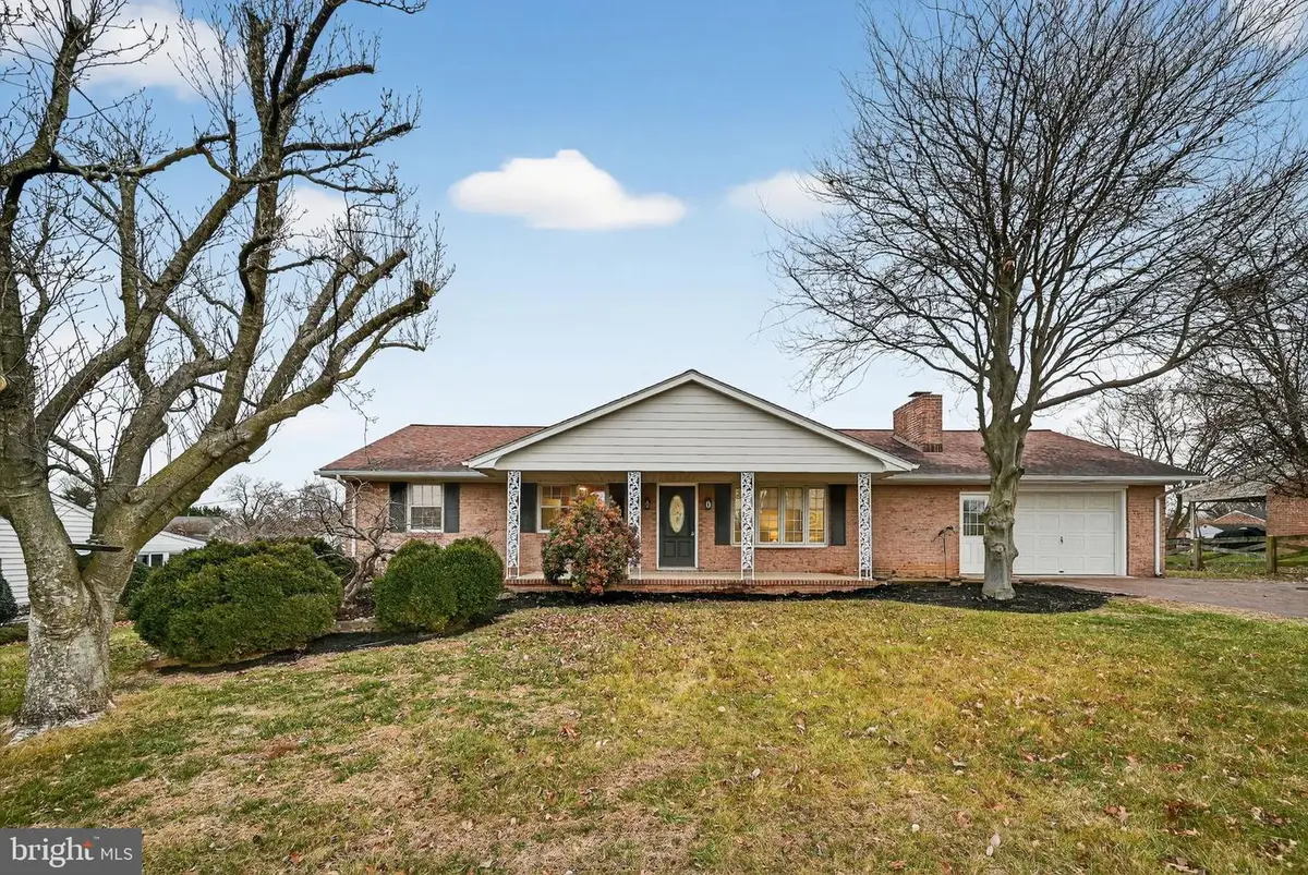 10611 Oaktree Cir, Williamsport, MD 21795 - Image #1