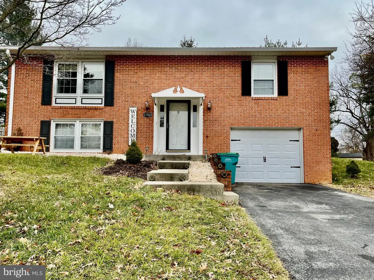 17824 Greentree Ln, Hagerstown, MD 21740 - Image #1