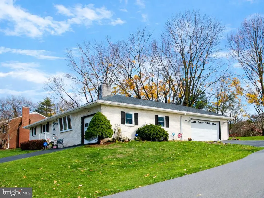 11905 Dormayne Dr, Hagerstown, MD 21742 - Image #1