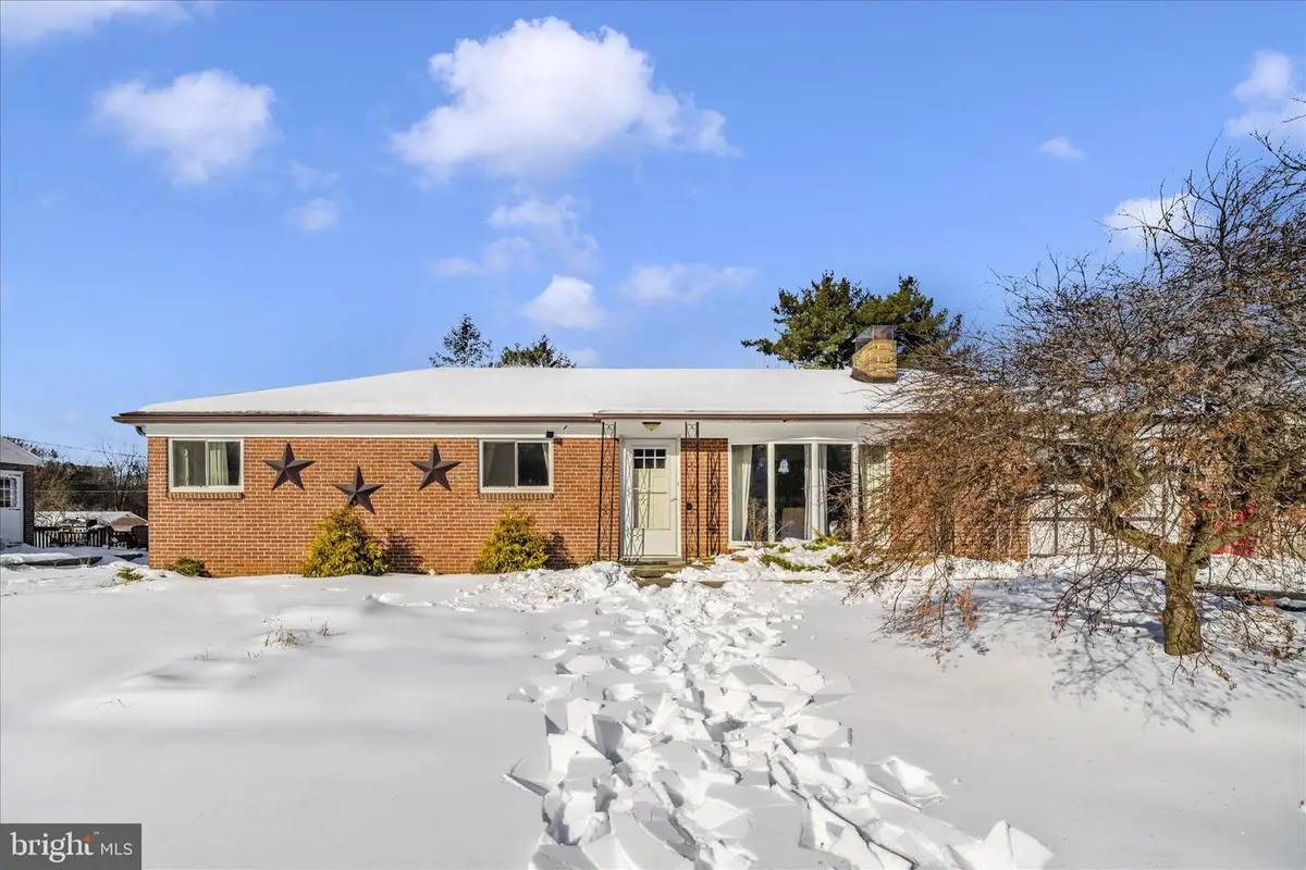 11812 Robinwood Dr, Hagerstown, MD 21742 - Image #1