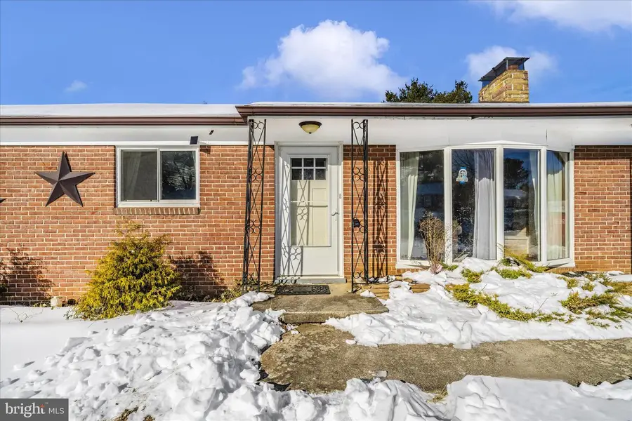 11812 Robinwood Dr, Hagerstown, MD 21742 - Image #2