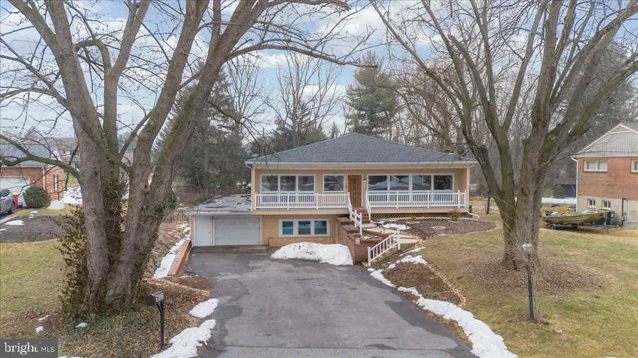 13331 Apple Hill Dr, Hagerstown, MD 21742 - #2