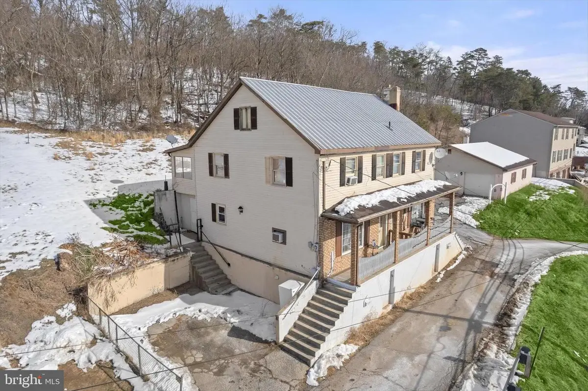 212 Terrace St, Hancock, MD 21750 - #1