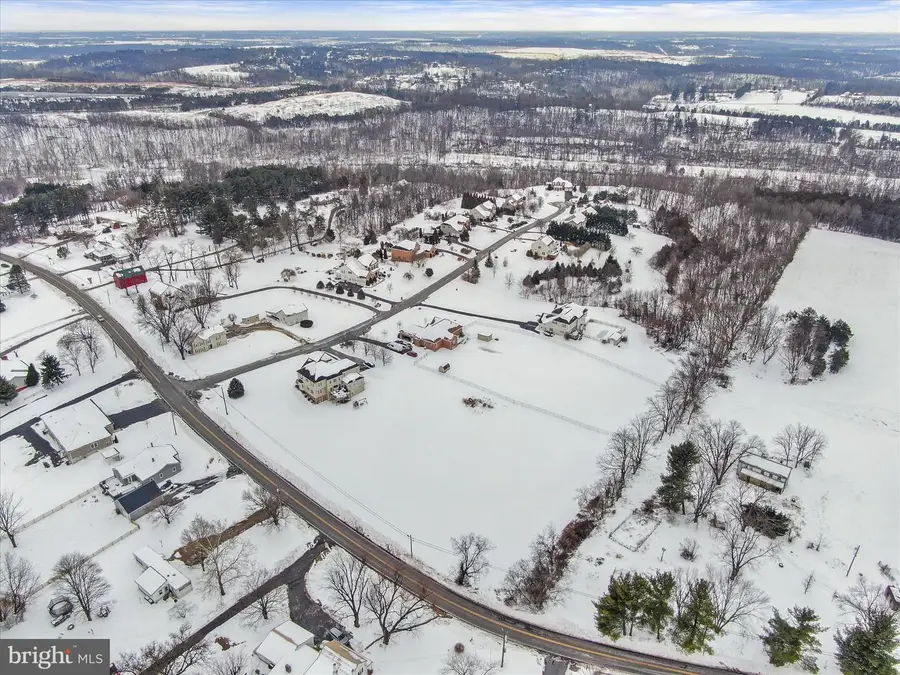 13638 Creek View Dr, Hagerstown, MD 21740 - Image #2