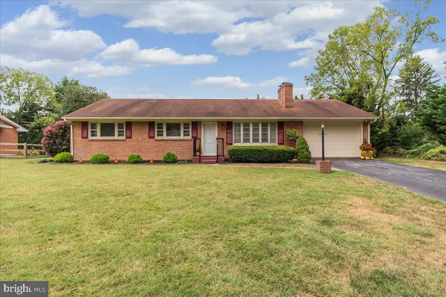 19103 Beacon Ln, Hagerstown, MD 21742 - #2