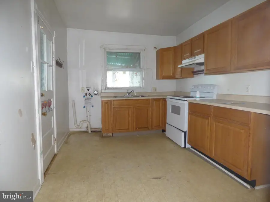 520 W Church St, Hagerstown, MD 21740 - #3