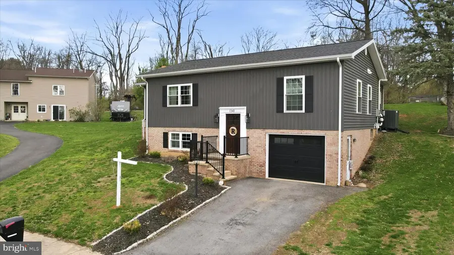 1341 Outer Dr, Hagerstown, MD 21742 - #3