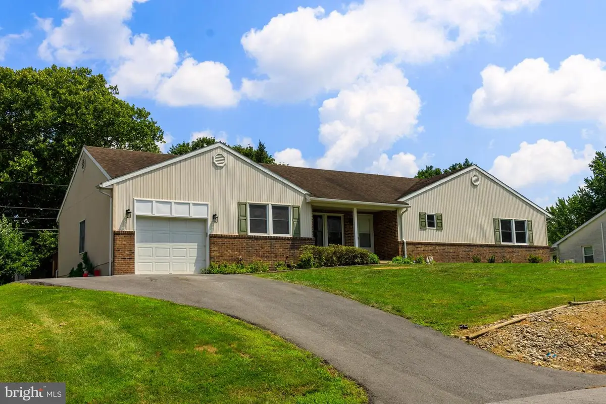 13929 Green Mountain Dr, Maugansville, MD 21767 - #1