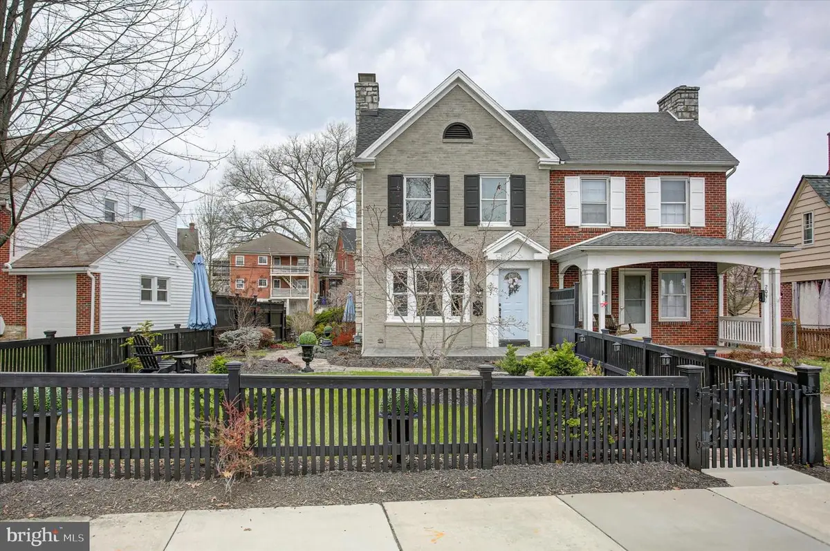 207 E Irvin Ave, Hagerstown, MD 21740 - #1