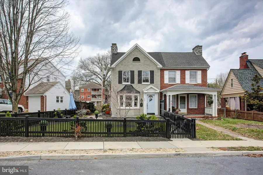 207 E Irvin Ave, Hagerstown, MD 21740 - #2